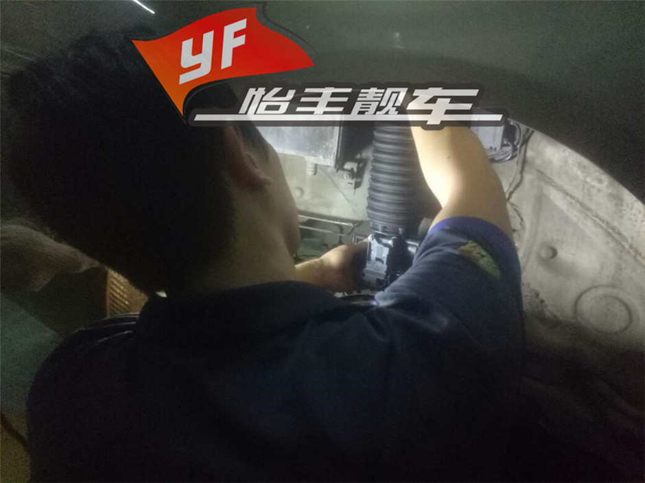 宝马740LI减震漏气 更换右后气震-图片3