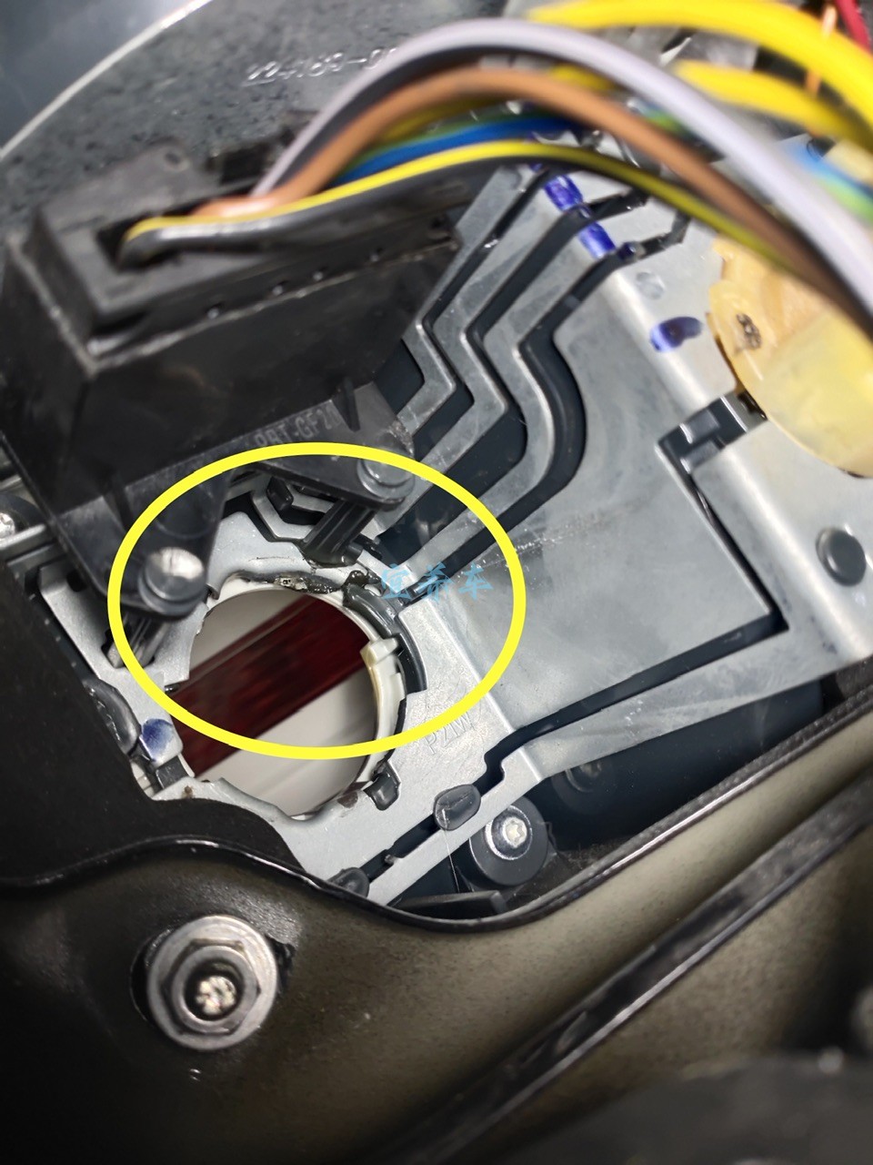 宝马X6 钥匙无法摇控，右侧灯光故障，车辆检查，维修记录。