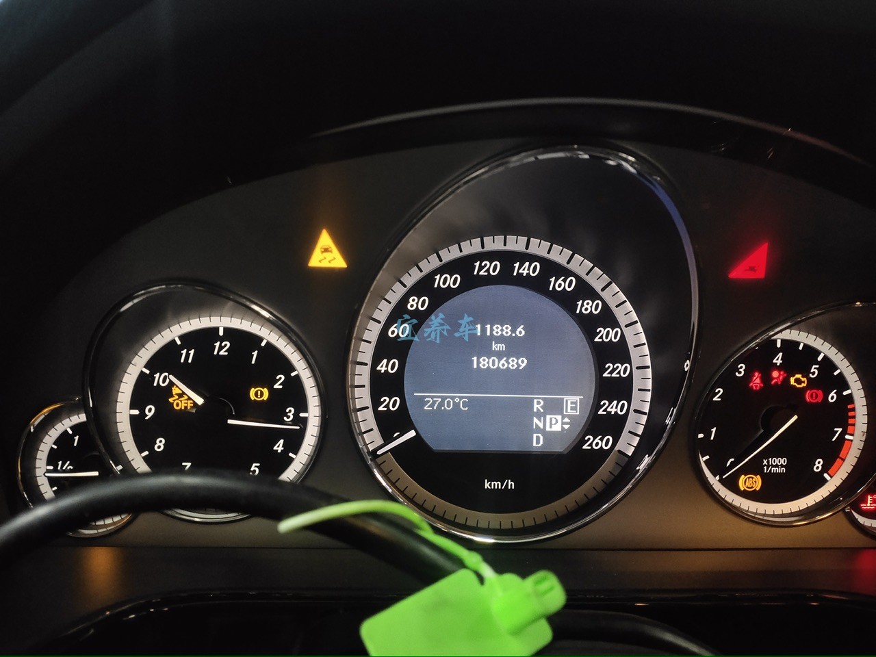 奔驰E300亮发动机故障灯、维修记录。-图片1
