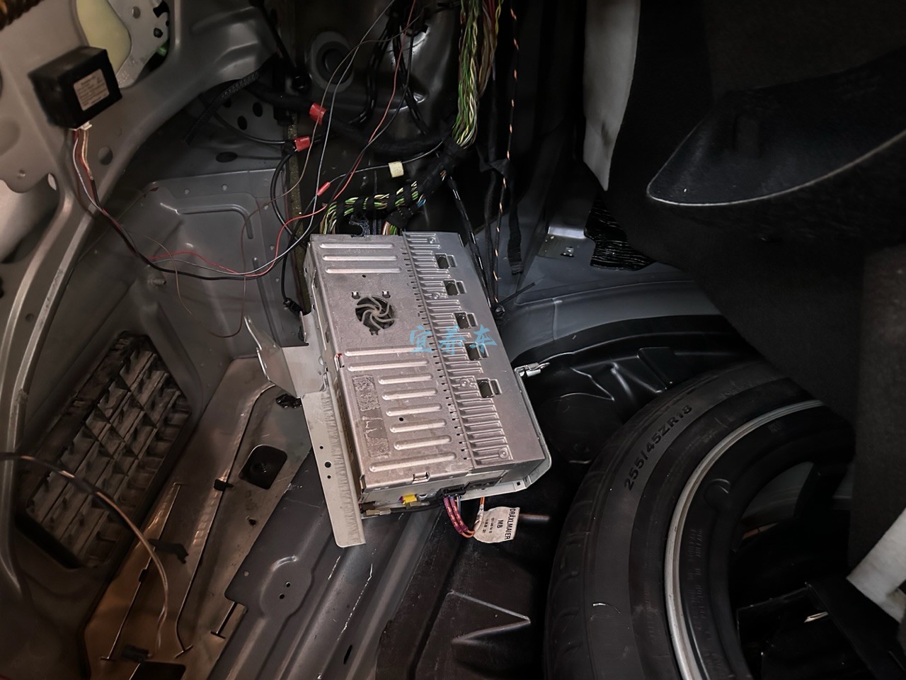 奔驰S350 收音机无此装置、CD无法播放、音响无声。