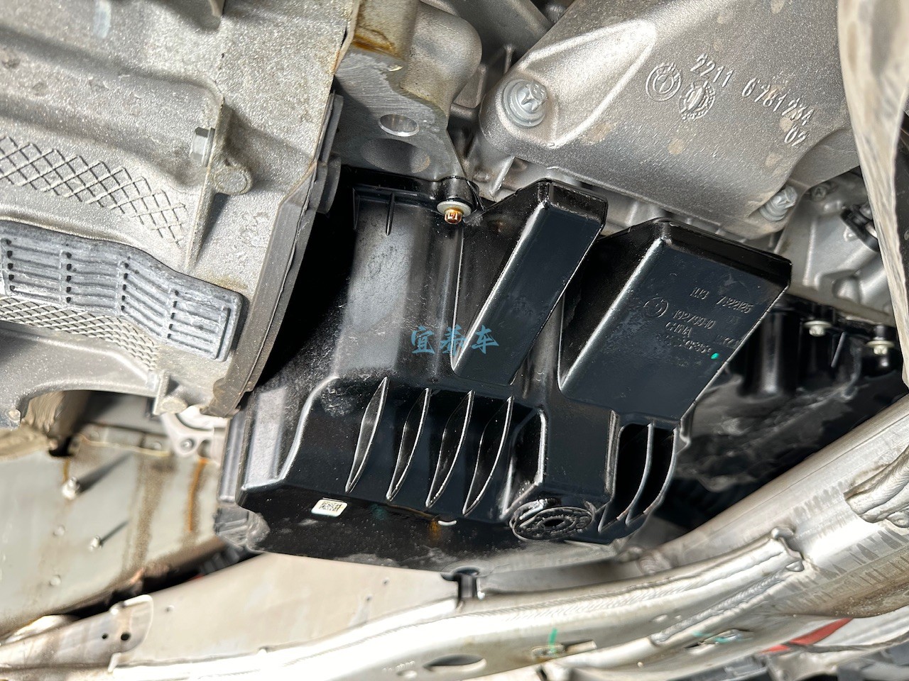 宝马528LI 发动机油底壳漏油 车身震动 维修记录-图片3