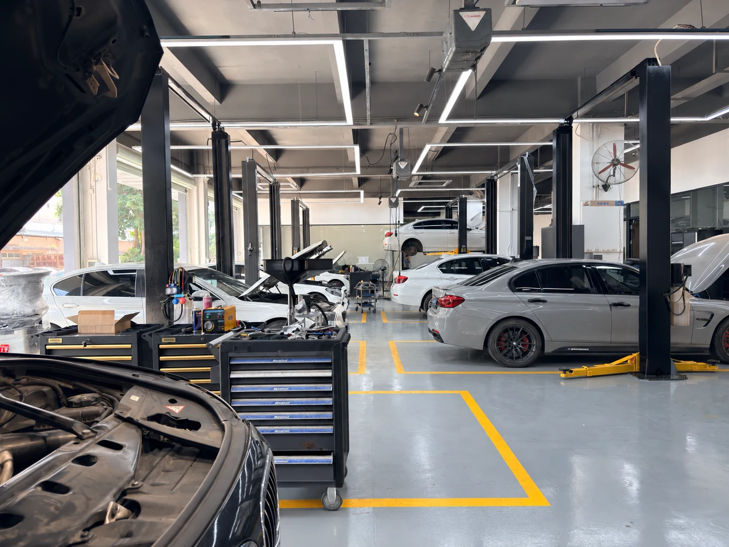群輝宜養車深圳寶安實體車間