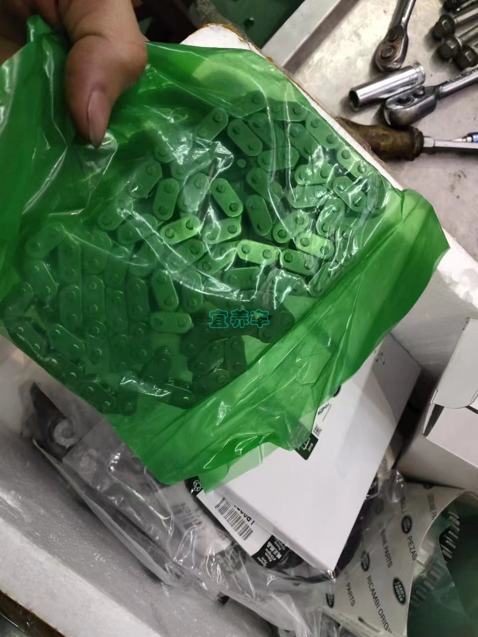 捷豹F-PACE,亮发动机故障灯,冷车启动有异响,维修记录。