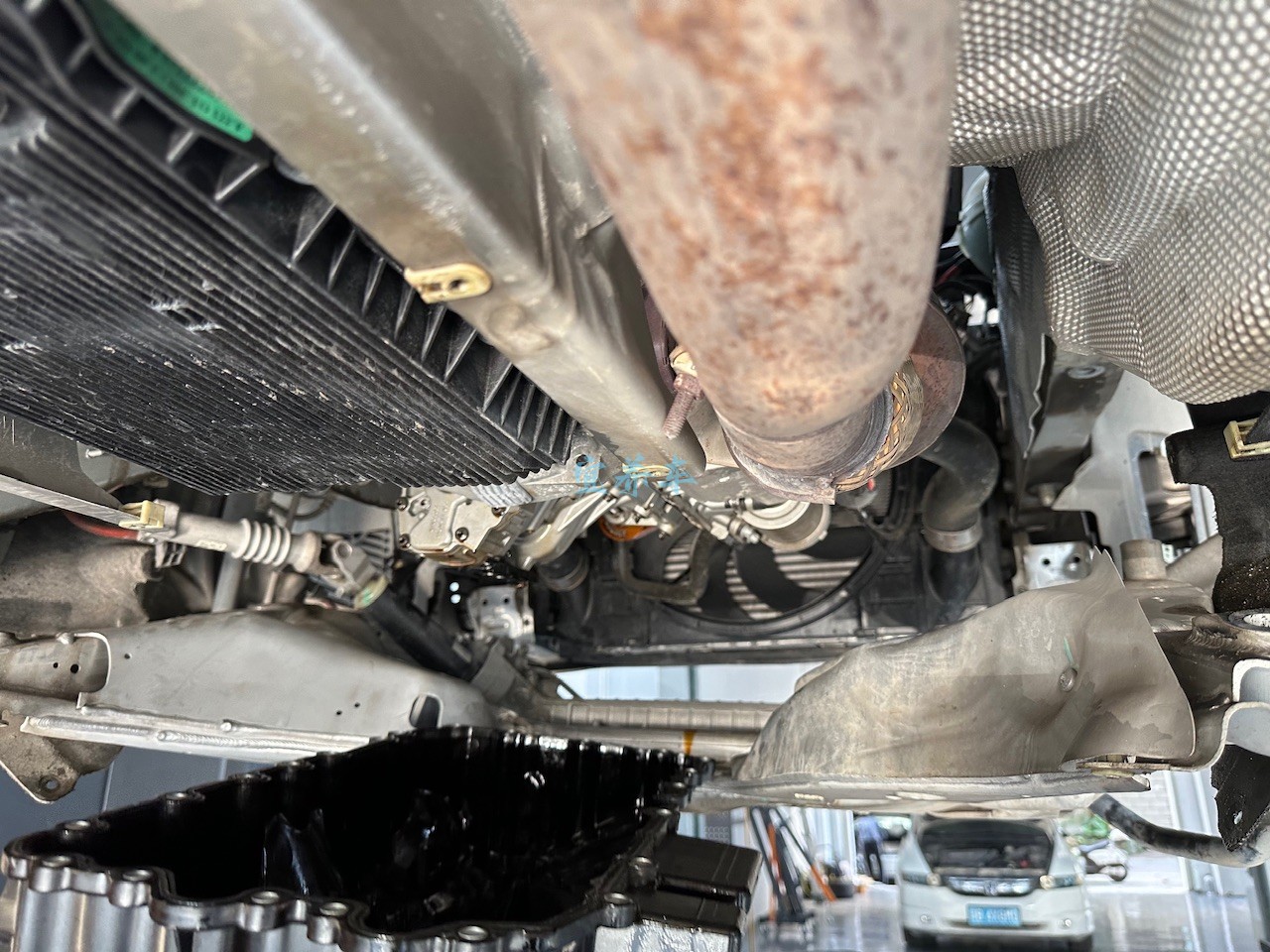 宝马528LI 发动机油底壳漏油 车身震动 维修记录-图片6