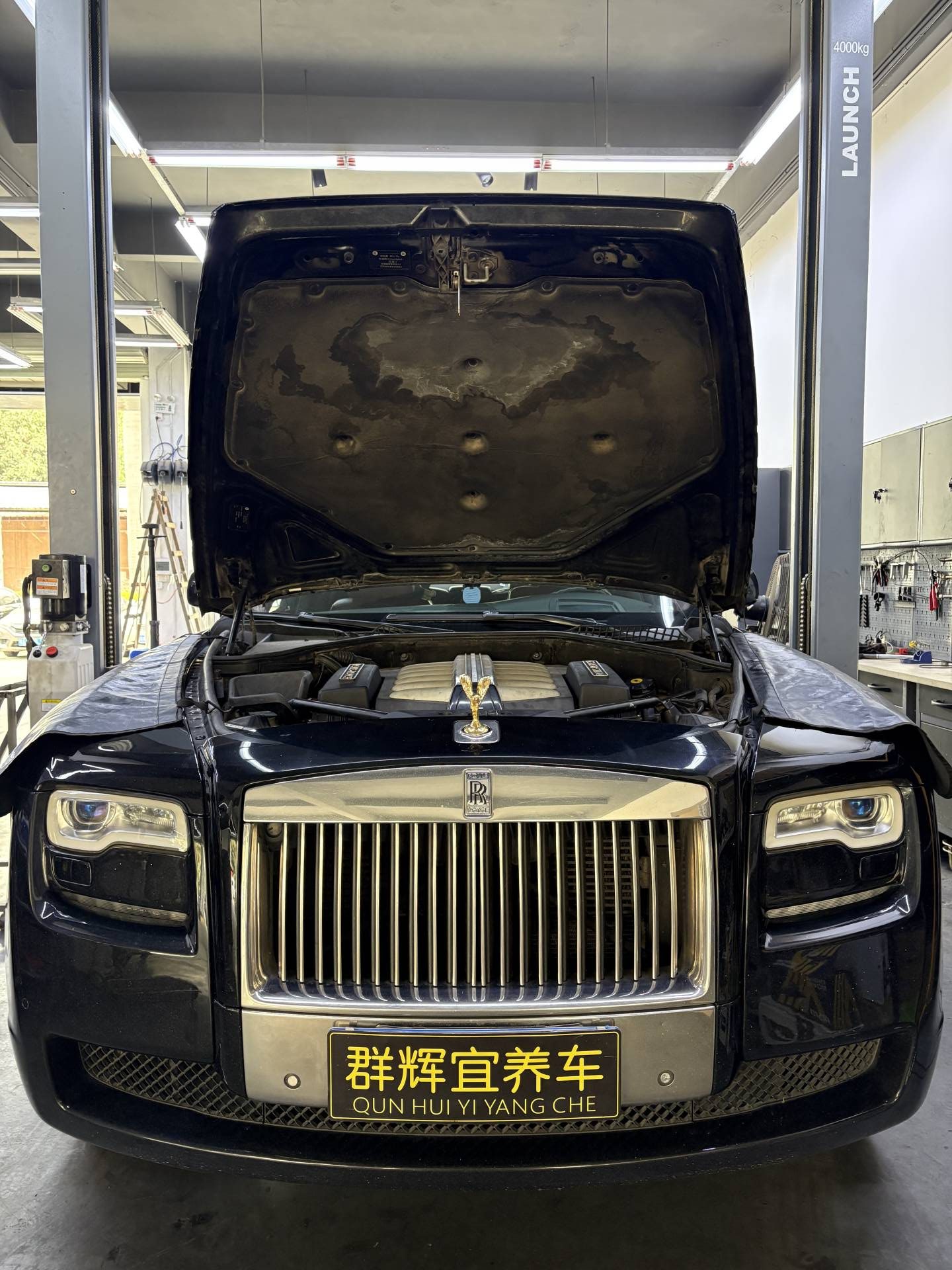 劳斯莱斯古斯特发动机变速箱液压平衡杆油管漏油维修