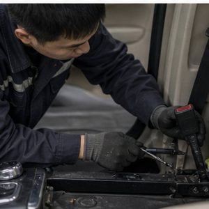 宝马 520Li（F18）N20 更换驾驶员座椅的靠背套标准工时