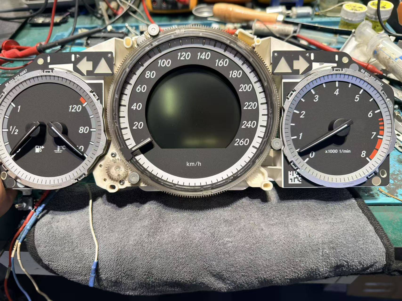 奔驰GLK300(W204)仪表黑屏维修