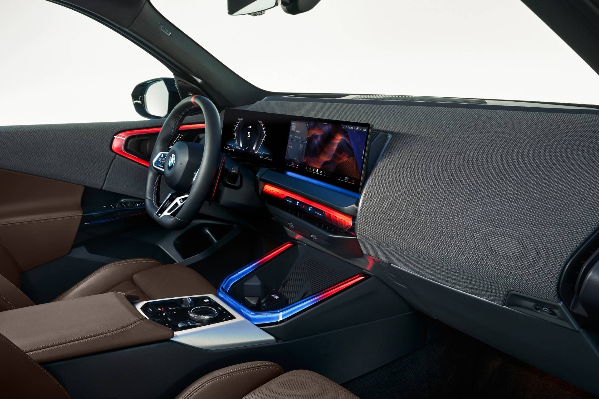 宝马X3 M50量产车曲面屏与中控台内饰