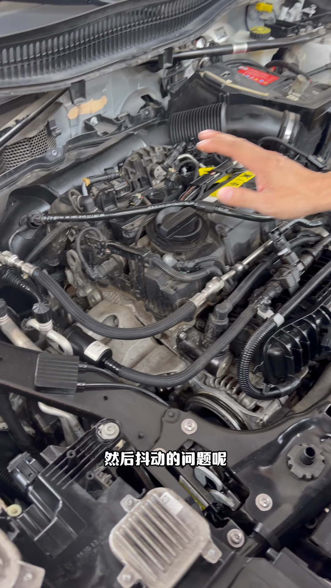 宝马X2盖垫没漏油,为什么还换气门室盖?气门油封与机脚胶整备案例-图片2