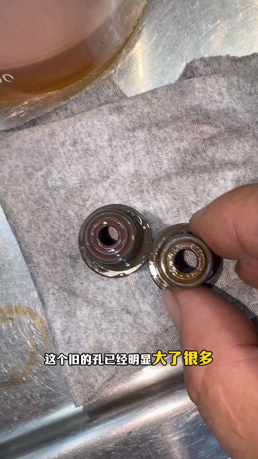 宝马X2盖垫没漏油,为什么还换气门室盖?气门油封与机脚胶整备案例-图片2